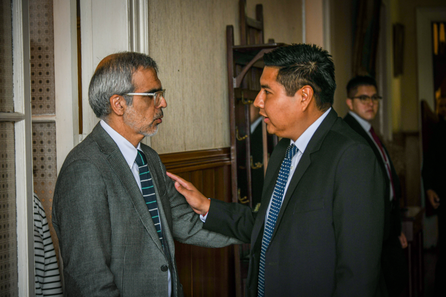 Gobernador Paco junto a ministro Cordero.png